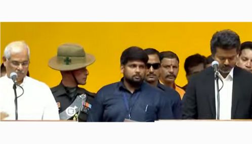 சி. ஜோசப் விஜய் எனும் நான்... பதவி ஏற்றார் விஜய்