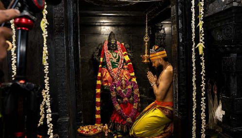 நிரோஷனின் ஆன்மீகப் பயணம்: முப்பதுகளில் மலர்ந்த இருபதுகளின் விதை! அர்ப்பணிப்பின் அடையாளமாக ஆலயப் பணியில் ஓர் இளம் தமிழன்!