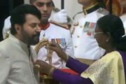 குடியரசு தலைவரிடமிருந்து பத்ம பூஷண் விருதை பெற்றார் மம்மூட்டி