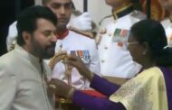 குடியரசு தலைவரிடமிருந்து பத்ம பூஷண் விருதை பெற்றார் மம்மூட்டி