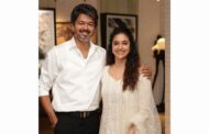 முதல்-அமைச்சர் விஜய்க்கு நேரில் பிறந்த நாள் வாழ்த்து சொன்ன நடிகை கீர்த்தி சுரேஷ்