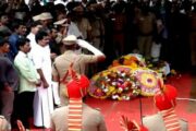 விடைபெற்றார் பாரதிராஜா... சொந்த ஊரில் அரசு மரியாதையுடன் உடல் அடக்கம் செய்யப்பட்டது