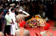 விடைபெற்றார் பாரதிராஜா... சொந்த ஊரில் அரசு மரியாதையுடன் உடல் அடக்கம் செய்யப்பட்டது