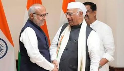 காங்கிரஸ் தலைவர் கார்கே மாநிலங்களவை எம்.பி.யாக பதவியேற்றார்