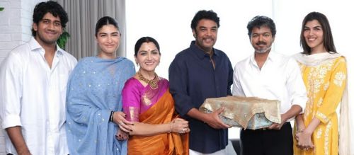 மகள் அவந்திகா திருமணத்திற்கு முதல் அமைச்சர் விஜய்யை சந்தித்து அழைப்பு விடுத்தார் குஷ்பு- சுந்தர் சி