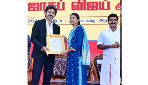 தமிழ்நாடு மின்சார வாரியத்திற்கு தேர்வான 401 பேருக்கு பணி நியமன ஆணைகளை முதல்-அமைச்சர் விஜய் வழங்கினார்