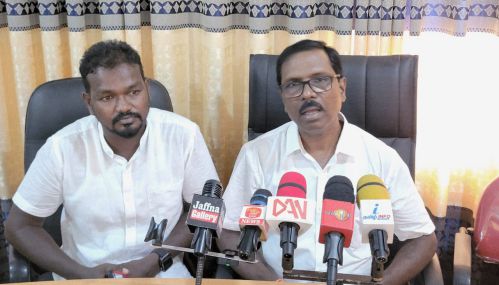 வவுனியா நகர மேயர் மற்றும் சாவகச்சேரி  பிரதேச உப தவிசாளர் ஆகியோர் வடக்கு ஆளுநரால் அதிரடியாகப் பதவி நீக்கம்!