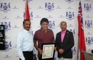 இலங்கைப் பாராளுமன்ற உறுப்பினர் மனோ கணேசனை தனது அலுவலகத்திற்கு அழைத்து கௌரவித்த மாகாணப் பாராளுமன்ற உறுப்பினர் லோகன் கணபதி!