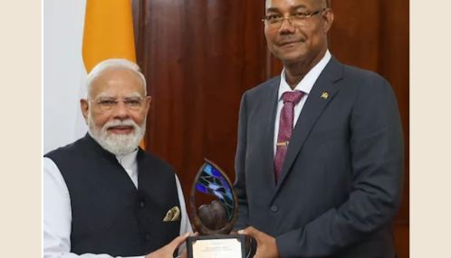 இந்திய பிரதமர் மோடிக்கு சீஷெல்ஸ் நாட்டின் உயரிய விருது வழங்கி கவுரவிக்கப்பட்டது