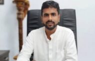 குற்றச்சாட்டுக்களால் பதவி இழந்த வவுனியா மாநகர முதல்வர் சபையின் செங்கோலை அபகரித்து மேலும் குற்றம் புரிந்தவராக அடையாளம் காணப்பட்டார்.