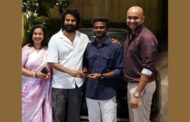 100 நாள் வெற்றி விழாவில் தாய் கிழவி பட இயக்குநருக்கு சிவகார்த்திகேயன் சொகுசு கார் பரிசளித்தார்