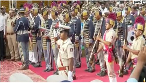 30 துப்பாக்கி குண்டுகள் முழங்க அரசு மரியாதையுடன் எஸ்.ஜானகியின் உடல் தகனம் செய்யப்பட்டது