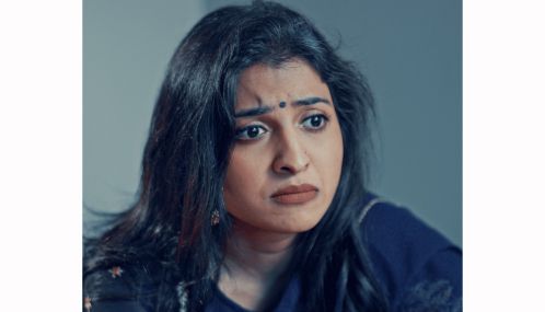 கனடாவில் வாழும் ஒரு தமிழ் பெண்ணின் வாழ்க்கைப் போராட்டத்தை மையமாகக் கொண்டு உருவாகியுள்ள திரைப்படம் ‘ஆக்குவாய் காப்பாய்’