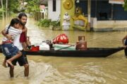 அசாமில் கனமழை வெள்ளத்தில் சிக்கி பலியானோர் எண்ணிக்கை 78 ஆக உயர்ந்துள்ளது