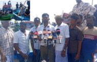 இந்திய மீனவர்களின் அத்துமீறலைக் கண்டித்து தீவக மீனவர்கள் கடலில் இறங்கி கறுப்புக்கொடி போராட்டம் - ஜனாதிபதியிடம் அவசர நடவடிக்கை கோரியும் மனு!