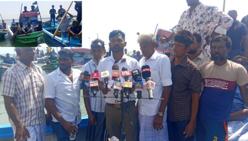 இந்திய மீனவர்களின் அத்துமீறலைக் கண்டித்து தீவக மீனவர்கள் கடலில் இறங்கி கறுப்புக்கொடி போராட்டம் -  ஜனாதிபதியிடம் அவசர நடவடிக்கை கோரியும் மனு!