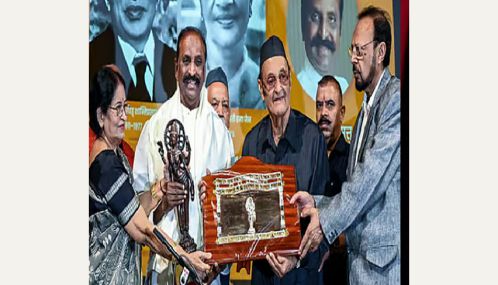 “ஞானபீட விருது” வென்ற கவிஞர் வைரமுத்துக்கு உள்துறை அமைச்சர் அமித்ஷா வாழ்த்து தெரிவித்தார்