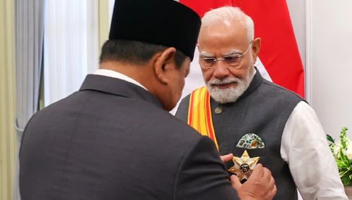 இந்திய பிரதமர் மோடிக்கு இந்தோனேசியாவின் உயரிய விருது வழங்கப்பட்டது