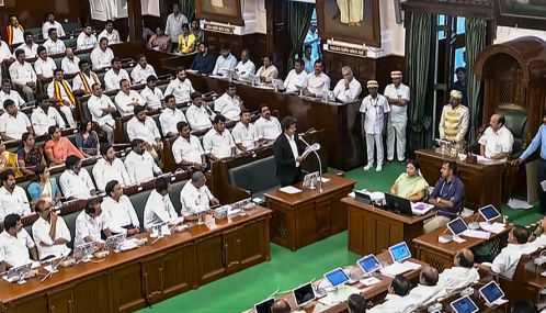 தமிழக  நிதிநிலை அறிக்கை ஆகஸ்டு 5-ந் தேதி தாக்கல் செய்யப்படுமென சபாநாயகர் ஜே.சி.டி.பிரபாகர் அறிவித்தார்