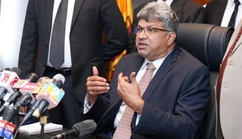 இலங்கை நீதியரசர்களின் ஓய்வுபெறும் வயது நீடிப்பைத் தீர்மானிக்க சர்வஜன வாக்கெடுப்பு அவசியம் இல்லை என்கிறார் நீதி அமைச்சர் ஹர்ஷன நாணயக்கார