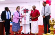 இலங்கையின் வடக்கு மாகாண வைத்தியசாலைகளுக்கு 6 இரத்த சுத்திகரிப்பு கருவிகளை வழங்கிய கனடா 'நிவாரணம்' அமைப்பு புகழ் செந்தில்குமரன்