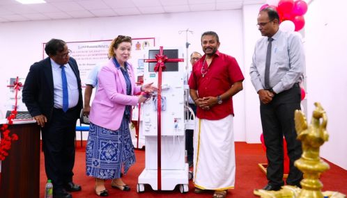 இலங்கையின் வடக்கு மாகாண வைத்தியசாலைகளுக்கு 6 இரத்த சுத்திகரிப்பு கருவிகளை வழங்கிய கனடா 'நிவாரணம்' அமைப்பு புகழ் செந்தில்குமரன்