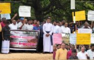 கடந்த அரசாங்கங்கள் தமிழர்களுக்கு எதைச் செய்தார்களே அதையே தற்போதைய அரசாங்கமும் செய்கின்றது