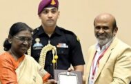 நடிகர் வாகை சந்திரசேகருக்கு சங்கீத நாடக அகாடமி விருது குடியரசு தலைவர் வழங்கியது