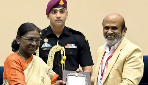 நடிகர் வாகை சந்திரசேகருக்கு சங்கீத நாடக அகாடமி விருது குடியரசு தலைவர் வழங்கியது