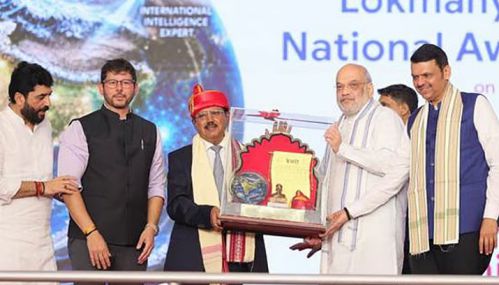 தேசிய பாதுகாப்பு ஆலோசகர் அஜித் தோவலுக்கு 'லோகமான்ய திலகர்' தேசிய விருதை அமித்ஷா வழங்கினார்