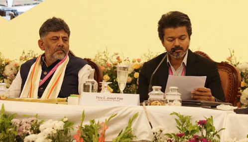 காவேரி விவகாரத்தில் உச்சநீதிமன்ற தீர்ப்பை பின்பற்ற வேண்டுமென முதல்-அமைச்சர் விஜய் வலியுறுத்தினார்