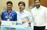 காமன்வெல்த் விளையாட்டில் பதக்கம் வென்ற தமிழக வீரர்களுக்கு முதல்-அமைச்சர் விஜய் ஊக்கத்தொகை வழங்கினார்