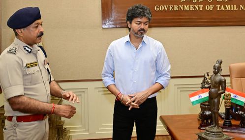 இங்கிலாந்தில் இருந்து மீட்டு வரப்பட்ட திருமங்கை ஆழ்வார் சிலையை  முதல் - அமைச்சர் விஜய் பார்வையிட்டார்