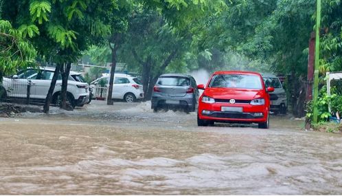 கேரளாவில் வெளுத்து வாங்கும் கனமழையால் 7 மாவட்டங்களுக்கு ஆரஞ்சு எச்சரிக்கை விடுக்கப்பட்டது
