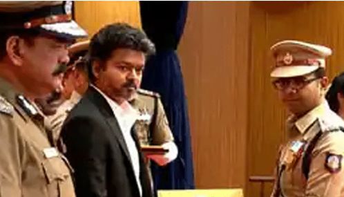 தமிழகத்தில் போதைப்பொருள் ஒழிப்பில் சிறப்பாக பணிபுரிந்த காவலர்களுக்கு முதல் - அமைச்சர் விஜய் பதக்கங்களை வழங்கினார்