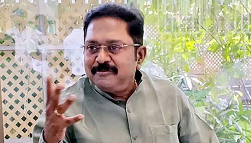 அத்தியாவசியப் பொருட்களின் விலை உயர்வைக் கட்டுக்குள் கொண்டு வர வேண்டுமென டிடிவி தினகரன் வலியுறுத்தினார்