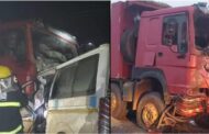 உகாண்டாவில் வேன் மீது லோரி மோதி கோர விபத்தில் 14 பேர் உயிரிழந்தனர்