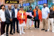 'கானா' எனும் தென்றலை ரொறன்ரோ நகரில் 'தெறிக்க' விடுவதற்காக கனடா வந்துள்ள 'தேனிசைத் தென்றல்' தேவாவும் அவர் குழுவினரும்
