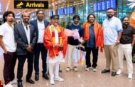 'கானா' எனும் தென்றலை ரொறன்ரோ நகரில் 'தெறிக்க' விடுவதற்காக கனடா வந்துள்ள 'தேனிசைத் தென்றல்' தேவாவும் அவர் குழுவினரும்