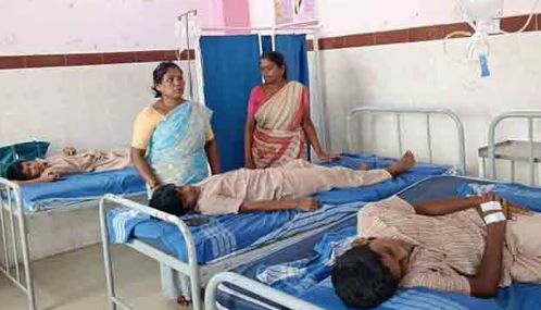 நாமக்கல்: அரசுப் பள்ளியில் காலை உணவு சாப்பிட்ட 14 மாணவர்களுக்கு வாந்தி, வயிற்றுப்போக்கு ஏற்பட்டு மருத்துவமனையில் அனுமதிக்கப்பட்டது