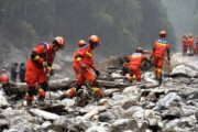 நேபாள பேரிடர் பலி எண்ணிக்கை 962 ஆக அதிகரித்துள்ளது இந்தியர்கள் உள்பட 4,500 பேரின் கதி என்னயென்று தெரியாததால் பெரும் சோகம் ஏற்பட்டது