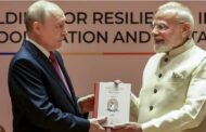 ரஷிய அதிபர் புதினுக்கு திருக்குறள் நூலை பிரதமர் மோடி பரிசளித்தார்