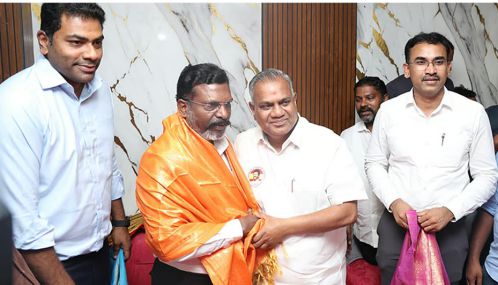 விடுதலை சிறுத்தை கட்சி  தலைவர் திருமாவளவனுடன் தமிழக வெற்றி கழக அமைச்சர்கள் சந்தித்து பேசினர்