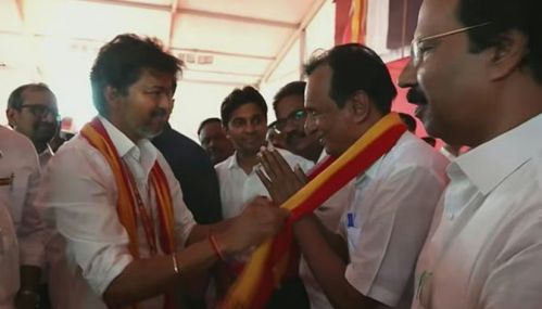 அதிமுக முன்னாள் அமைச்சர் செம்மலை முதலைமைச்சர் விஜய் முன்னிலையில் தமிழக வெற்றி கழகத்தில் இணைந்தார்