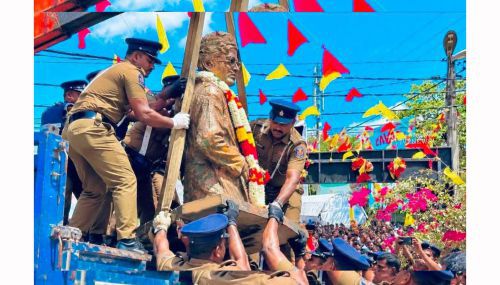 சிங்கள மக்களும் மலர்கள் வைத்து மரியாதை  செய்யும் திலீபனின் சிலை அகற்றப்பட்டமை அவர்களது மனங்களையும் புண்படுத்தும் செயலாகும் ’