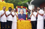 அப்துல் கலாம் சிலைக்கு சட்டப்பேரவைத் தலைவர், அமைச்சர்கள் மரியாதை செலுத்தினர்