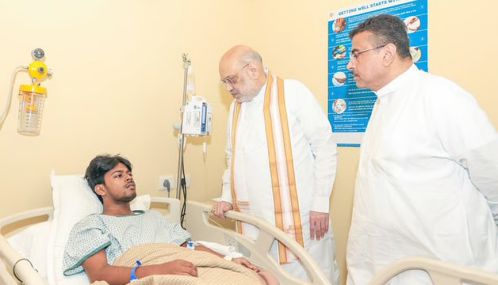 துர்கா பூஜை பந்தல் கூட்ட நெரிசலில் பாதிக்கப்பட்டவர்களை நேரில் சந்தித்து அமித்ஷா ஆறுதல் கூறினார்