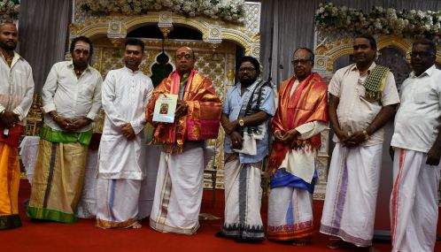 கனடா கந்தசுவாமி ஆலய மண்டபத்தில் வெளியிடப்பெற்ற சிவாச்சாரியப் பெருமக்களுக்கு பயனுள்ள‘சகல தேவதா மஹோத்ஸவப பத்ததி’ தொகுப்பு நூல்!