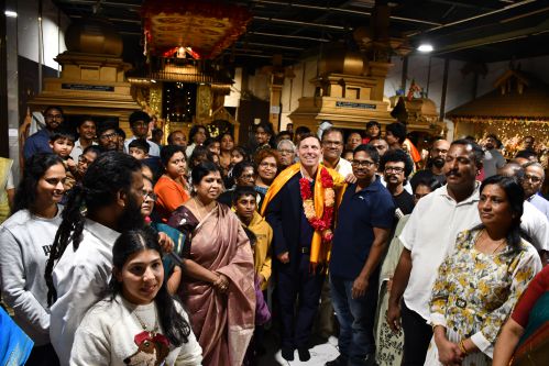 பிரம்ரன் மேயராக மீண்டும் தெரிவு செய்யப்பெறுவார் என்ற நம்பிக்கையோடு பெற்றிக் பிரவுண் அவர்களை வாழ்த்துவதற்காக பிரம்ரன் ஶ்ரீ சபரி பீடத்தில் கூடிய அடியார்கள்!