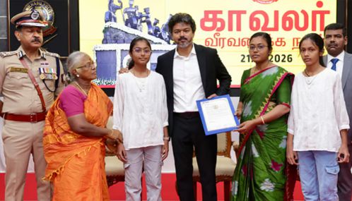 பணியின்போது உயிரிழந்த காவலர்களின் குடும்பங்களுக்கு காப்பீட்டுத் தொகையை முதல்-அமைச்சர் விஜய் வழங்கினார்